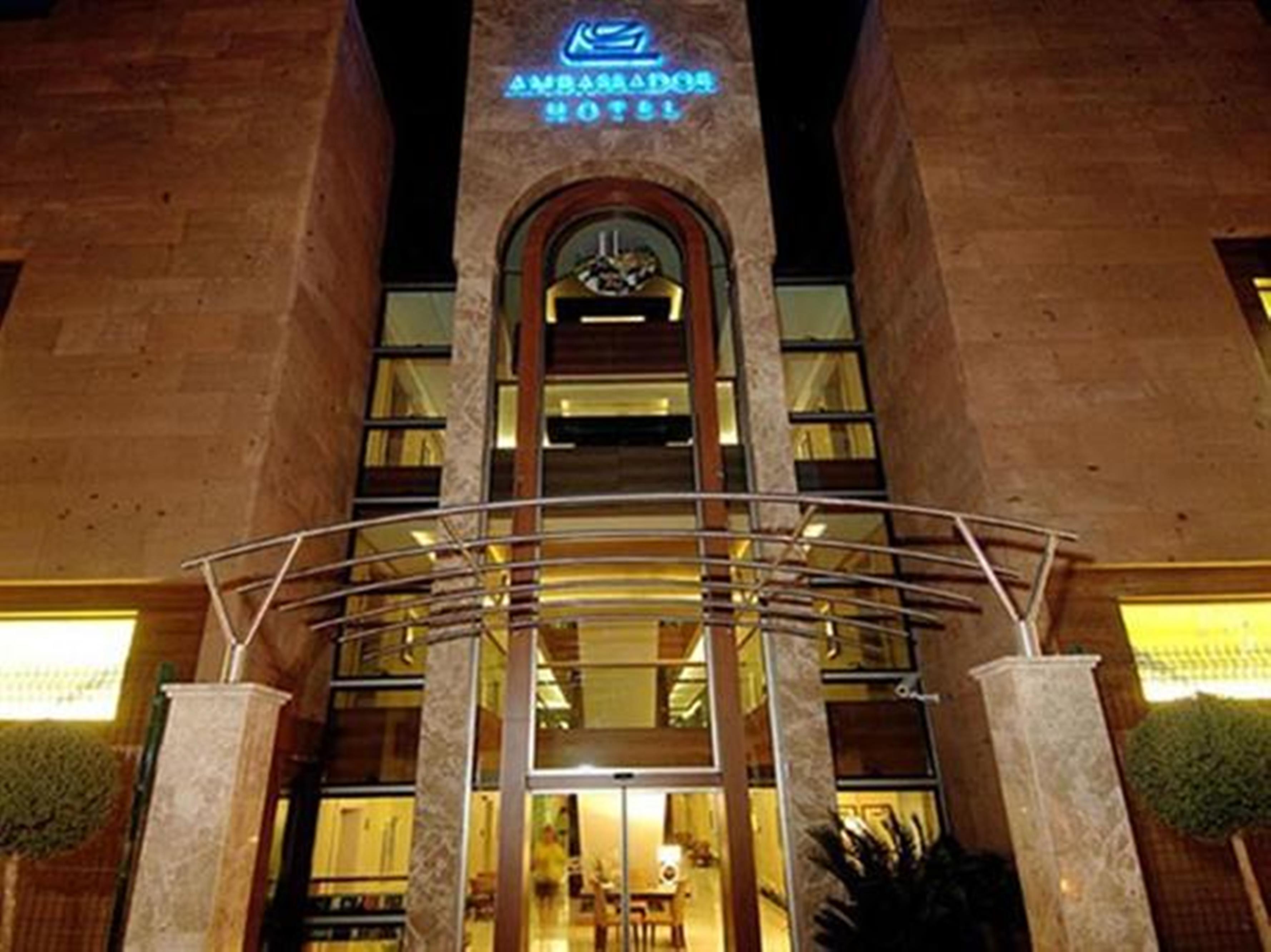 קמר Ambassador Plaza Hotel מראה חיצוני תמונה